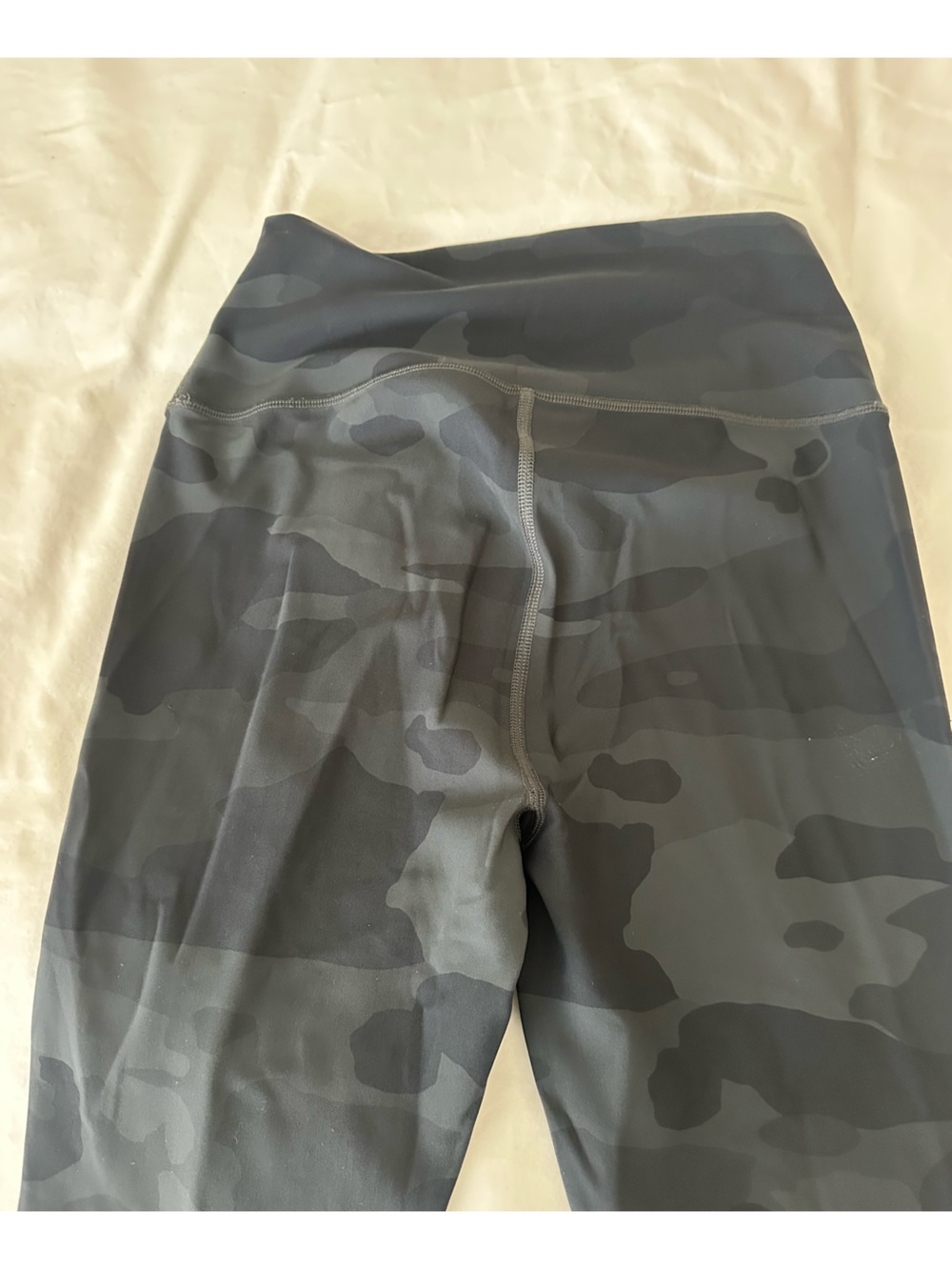 ALO Yoga Women’s Black and Gray Camo Joggers - Picture 4 of 5